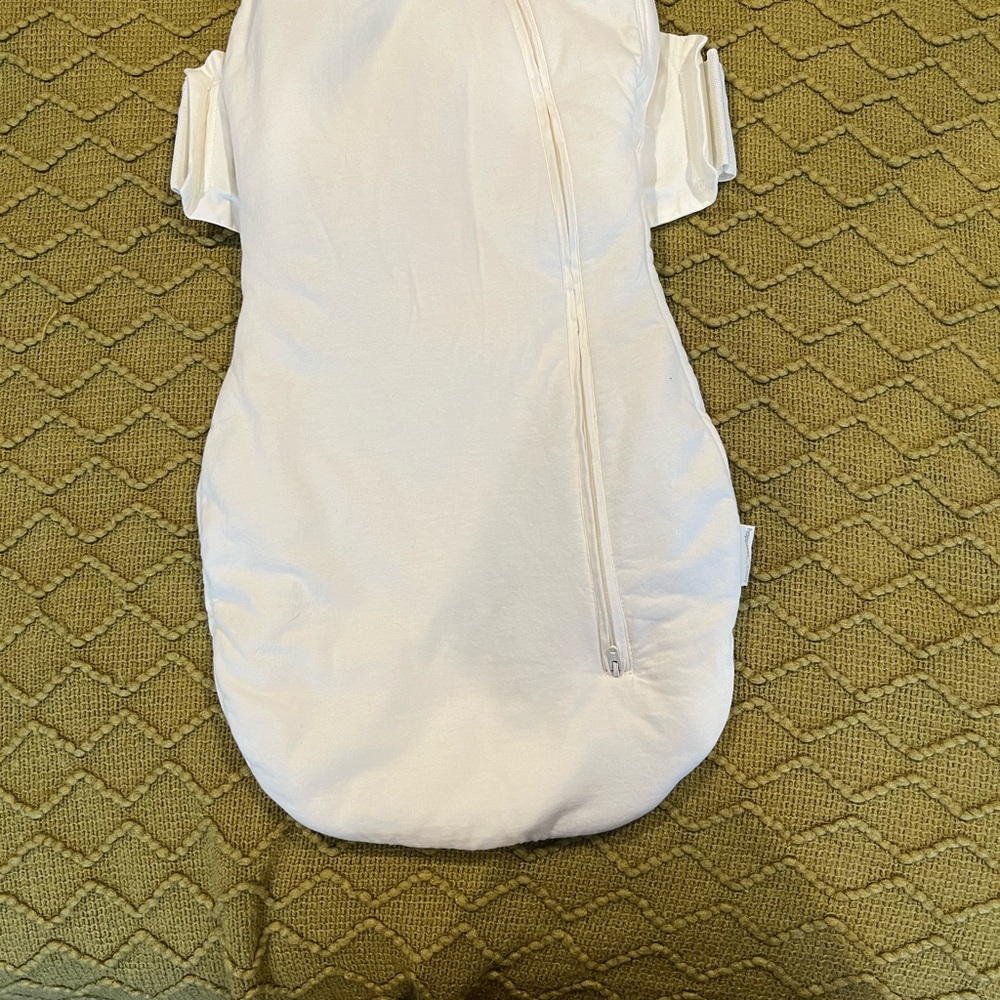 SNOO MEDIUM LOT - 5 COMFORTER INCLUDED